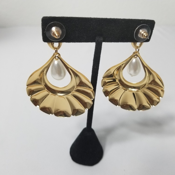 2 For 29 Metallic Earrings NWOT - Picture 3 of 5